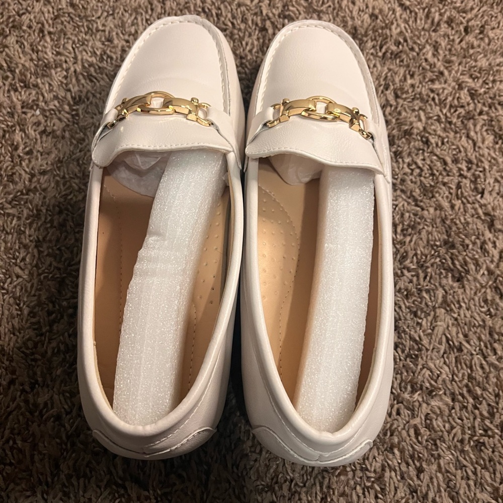 Elegant Cream Loafers with Gold Accent